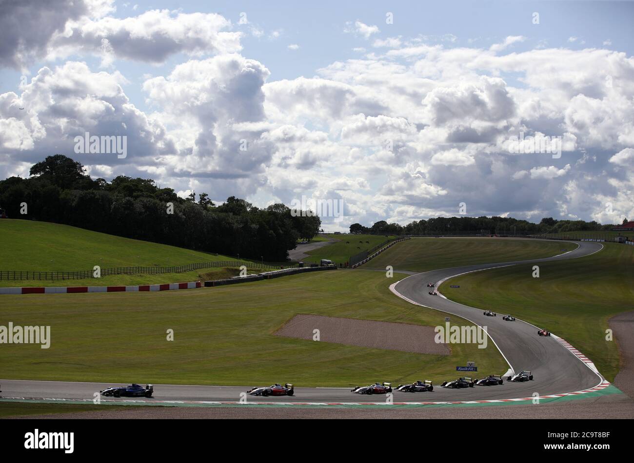 Ein Überblick über die F4 British Championship während der Kwik Fit British Touring Car Championship im Donington Park. Stockfoto