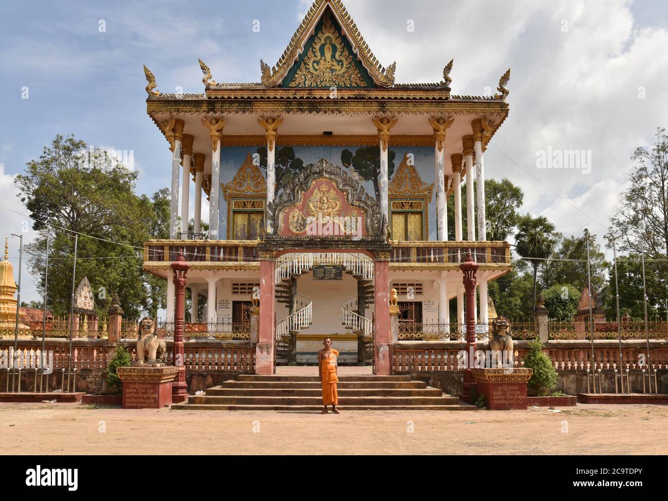 Pagode in Battambang mit einem Mönch Stockfoto