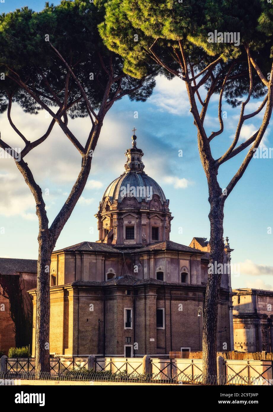 Chiesa di Santa Martina e Luca liegt zwischen dem Forum Romanum und dem Forum des Caesar in Rom, Italien. Stockfoto