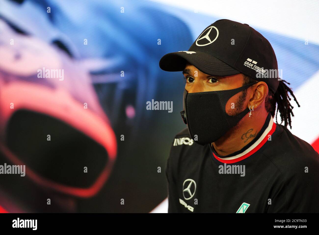 Die FIA Pressekonferenz nach dem Rennen mit Lewis Hamilton von Mercedes AMG F1 nach dem Grand Prix von Großbritannien 2020 in Silverstone, Northamptonshire. Stockfoto