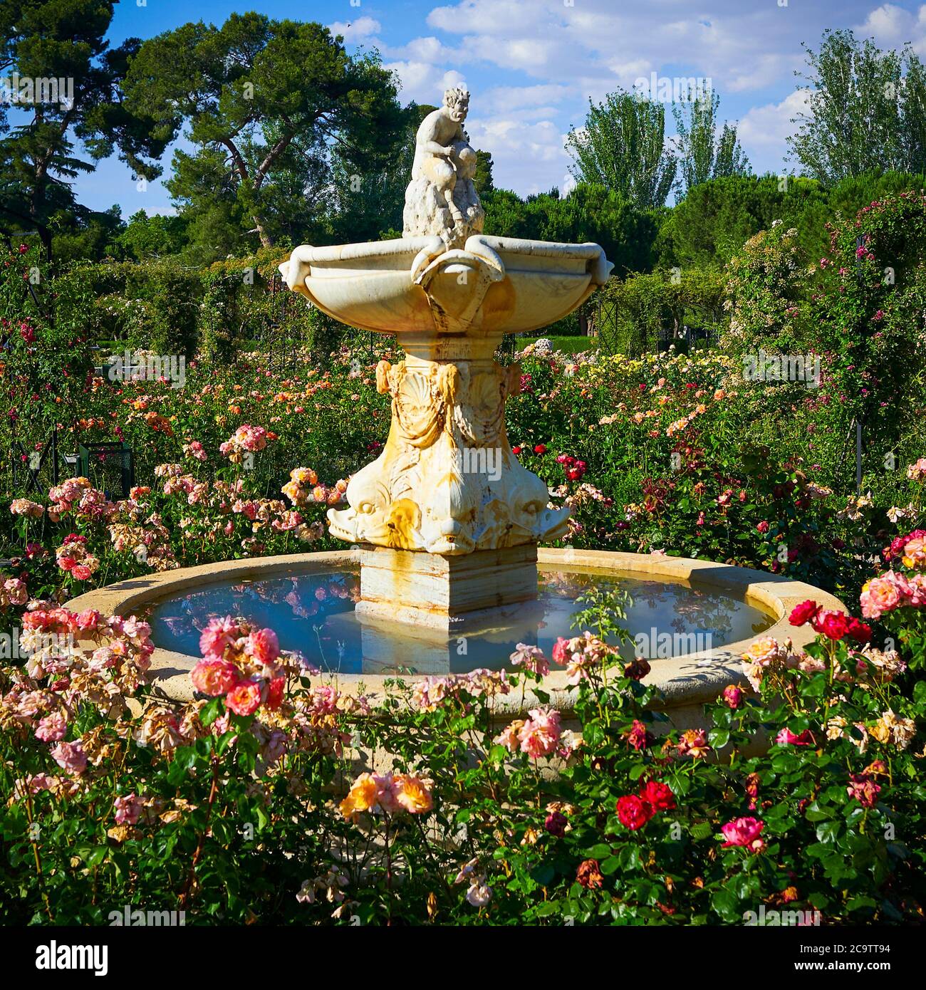 Quelle des Satyrs im Rosengarten des Parks El Retiro e Madrid, Spanien. Stockfoto