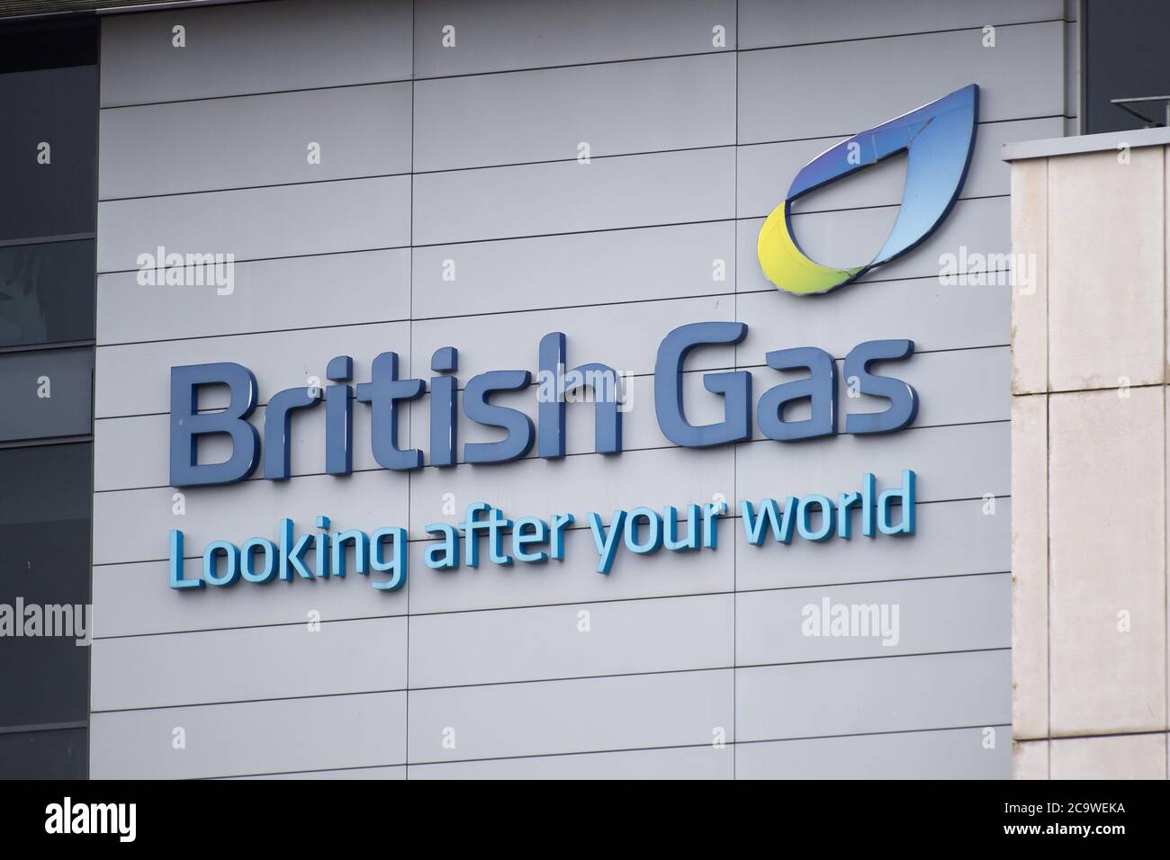 Nahaufnahme eines britischen Gaszeichens in Cardiff, Wales, Vereinigtes Königreich. Stockfoto