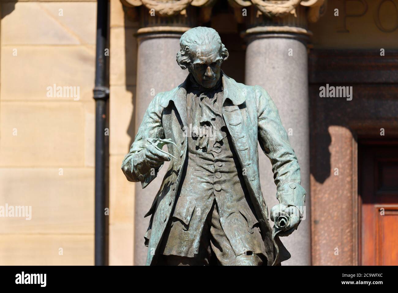 Statue von James Watt von Henry C. Fehr auf dem Leeds City Square Stockfoto