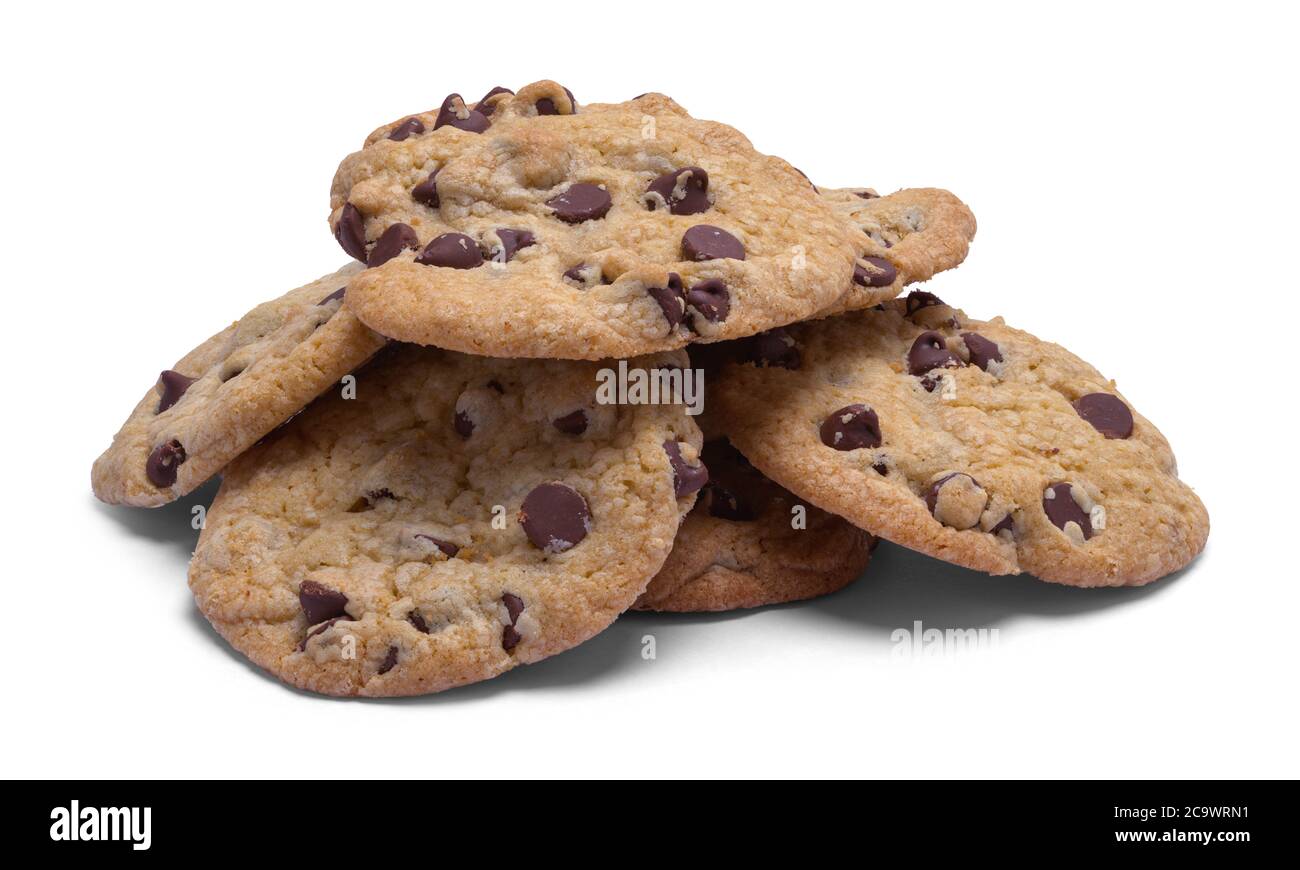 Stapel von Schokolade Chip Cookies auf Weiß isoliert. Stockfoto