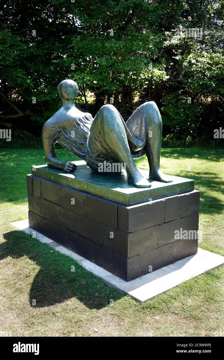 Bronze 'vergewaltigte liegende Figur' von henry moore Stockfoto