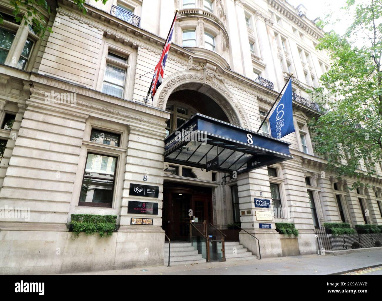 London, Großbritannien. August 2020. Ein Blick auf das Grand at Trafalgar Square Hotel.viele der weltweit bekannten 5-Sterne-Luxushotels in London sind trotz der Lockerung der Beschränkungen des Gastgewerbes noch geschlossen. Da Reisen aus den USA immer noch minimal sind und Hochzeiten, Gesellschaftsveranstaltungen und Firmenveranstaltungen auf stark reduziertem Niveau stattfinden, sind diese High-End-Reiseziele entweder geschlossen oder mit einem festen Personal besetzt. Kredit: Keith Mayhew/SOPA Images/ZUMA Wire/Alamy Live Nachrichten Stockfoto