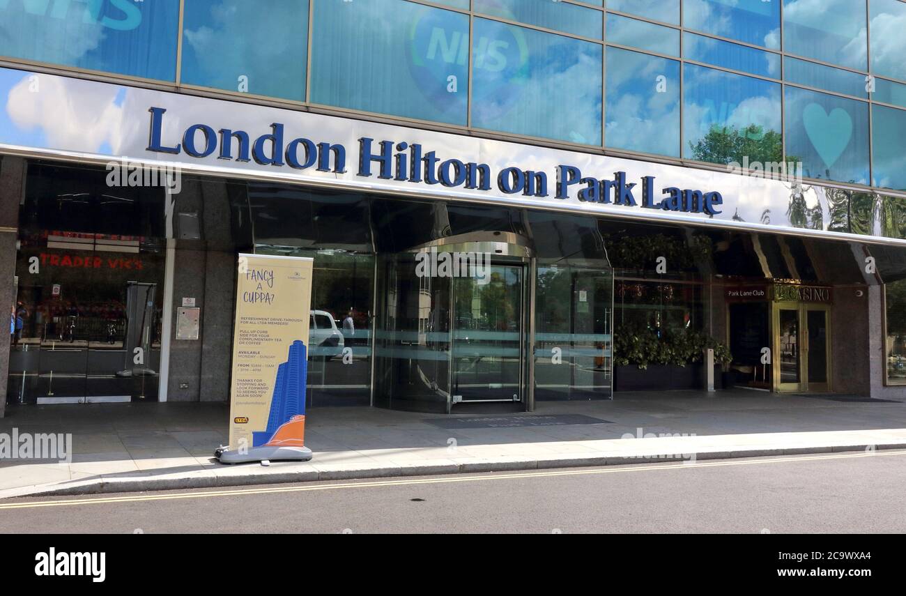 London, Großbritannien. August 2020. Das London Hilton an der Park Lane Vordereingang.viele der Londoner 5-Sterne-Luxus-Hotels, die weltweit bekannt sind, sind immer noch geschlossen, trotz der Regierung Lockerung der Gastgewerbe Einschränkungen. Da Reisen aus den USA immer noch minimal sind und Hochzeiten, Gesellschaftsveranstaltungen und Firmenveranstaltungen auf stark reduziertem Niveau stattfinden, sind diese High-End-Reiseziele entweder geschlossen oder mit einem festen Personal besetzt. Kredit: Keith Mayhew/SOPA Images/ZUMA Wire/Alamy Live Nachrichten Stockfoto