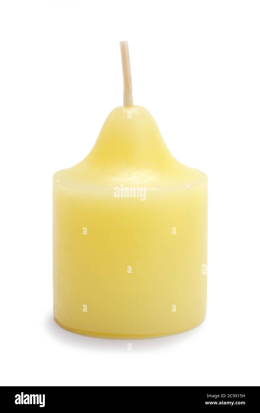 Runde gelbe Kerze isoliert auf weißem Hintergrund. Stockfoto