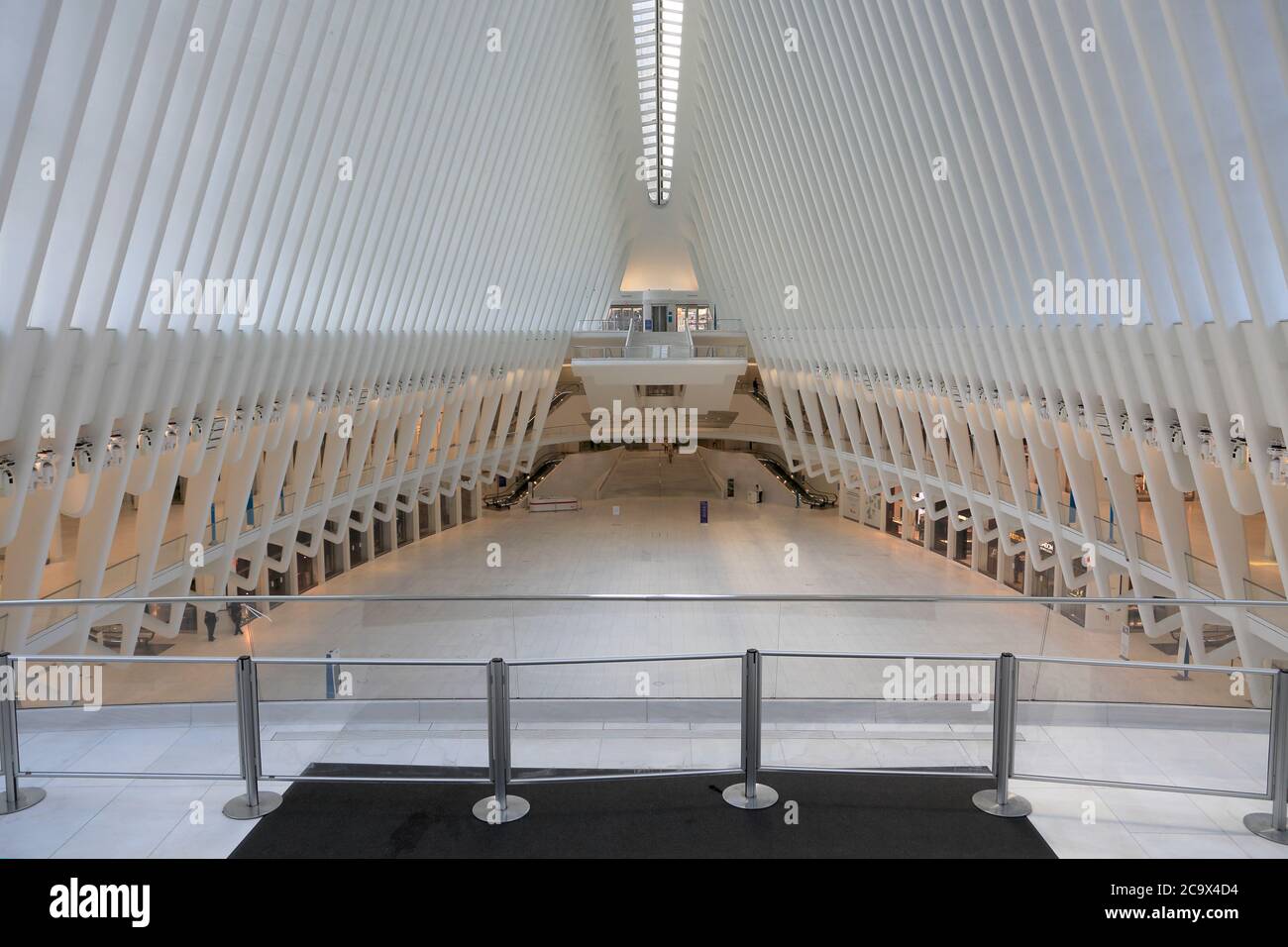 Almost Empty Oculus, World Trade Center Transportation Hub, während der Coronavirus-Pandemie, Finanzdistrikt, Manhattan, New York City, USA, Mai 2020 Stockfoto