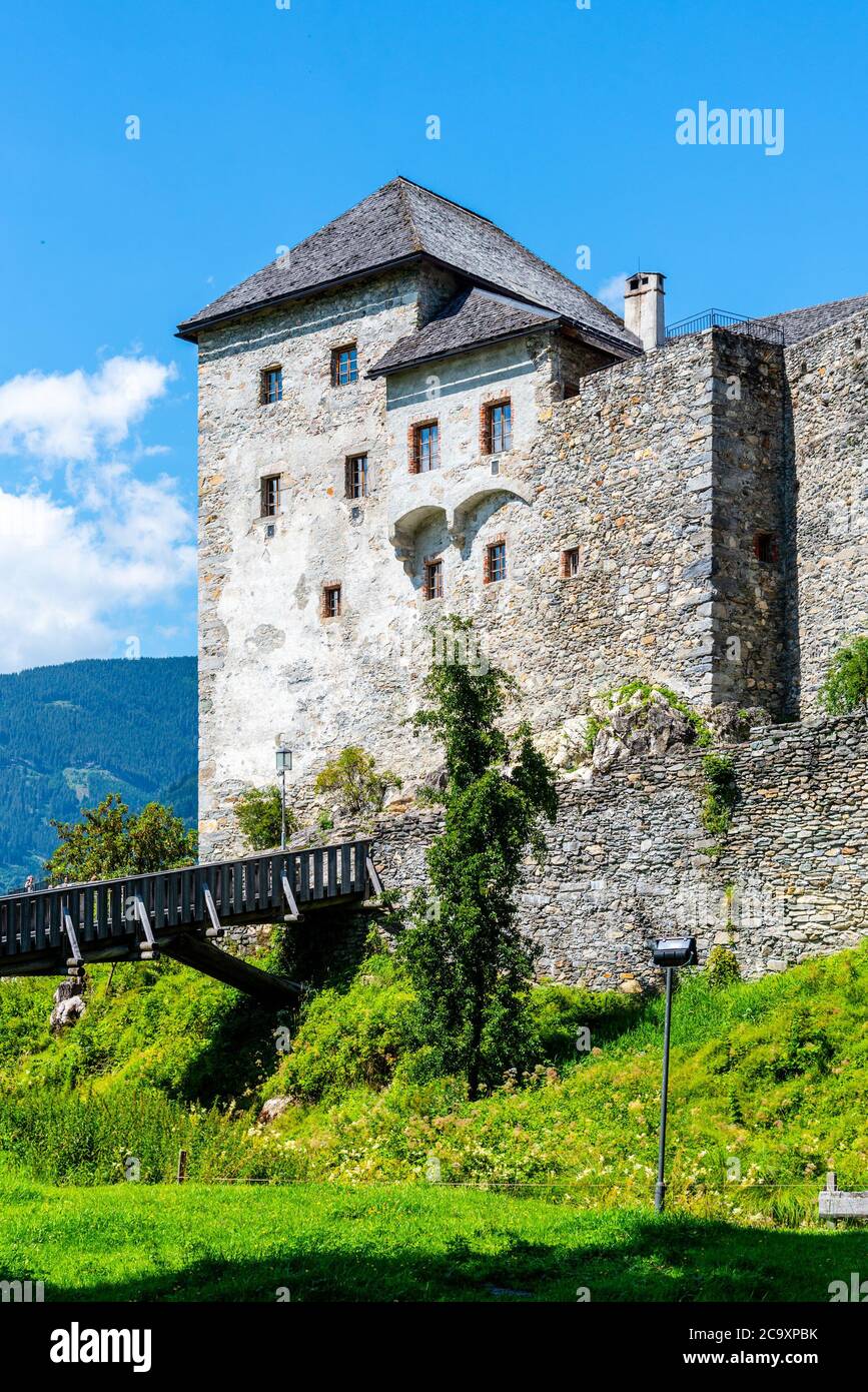 Kaprun Castle - mittelalterliche Festung aus dem 12. Jahrhundert, Kaprun, Österreich. Stockfoto