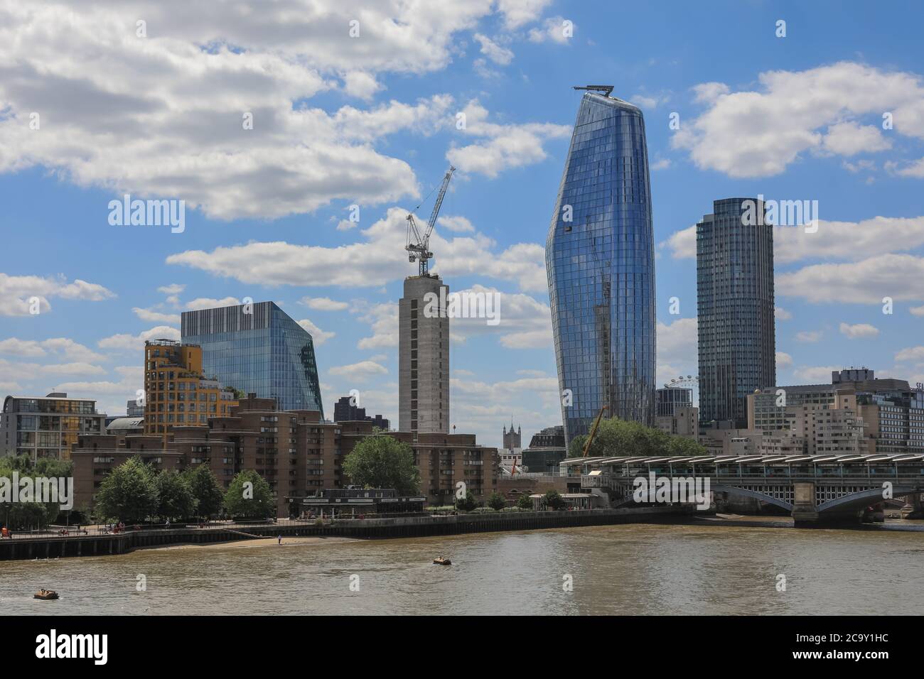 Ein 1 Blackfriars Wolkenkratzer Entwicklung und Blackfriars Brücke in Bankside von der Themse, London, England Stockfoto