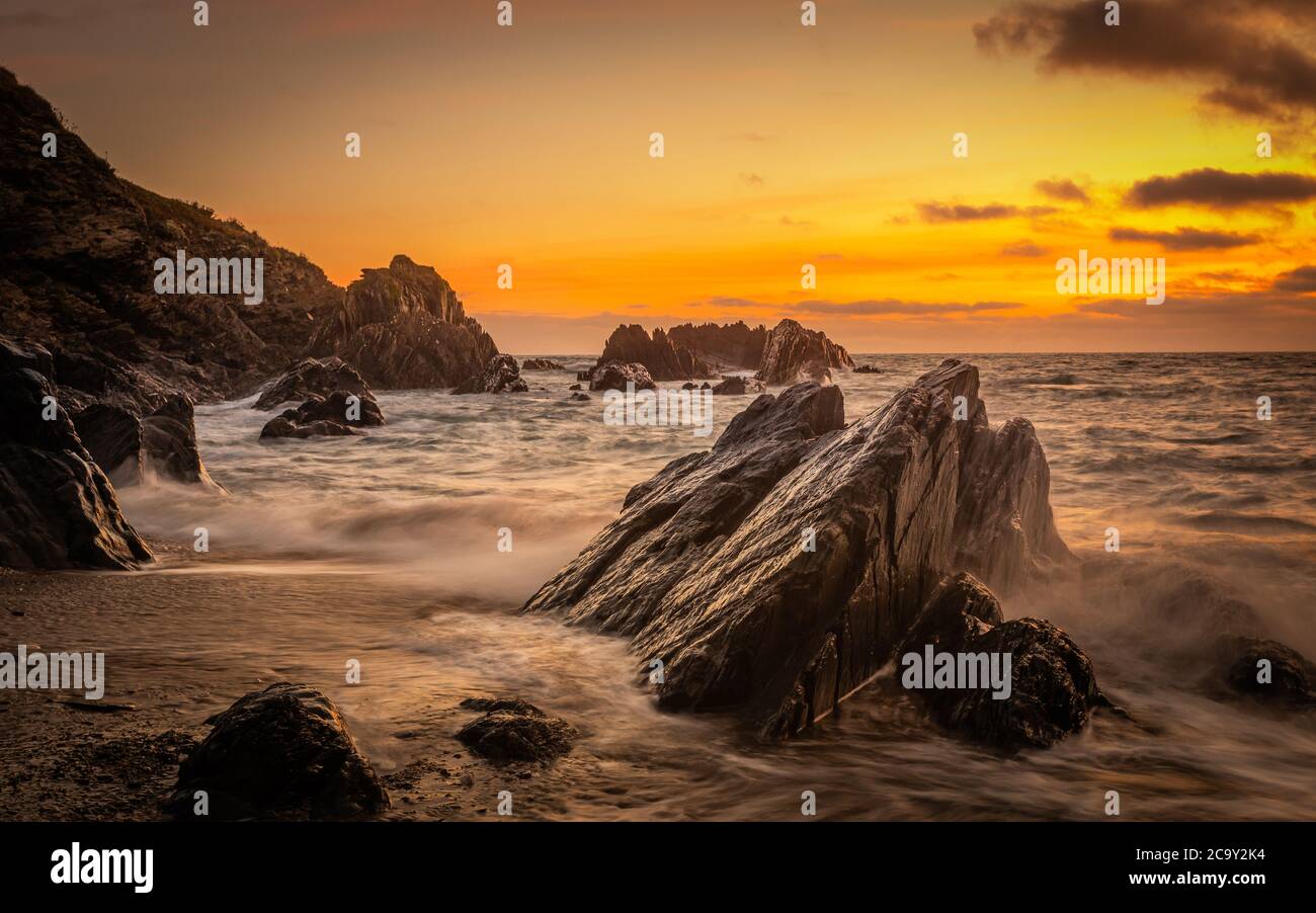 Küstenbild in Woolacombe North Devon Sommer 2020 in Sunset Cove genannt Combegate Stockfoto