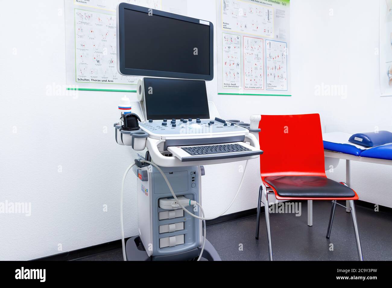 Ultraschallgerät bei einem Orthopäden Stockfoto