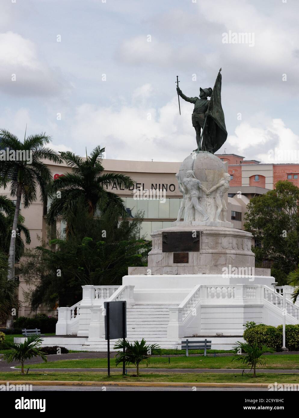 Historisches Balboa-Denkmal entlang des Küstengürtels von Mirador in Panama City, Panama, Mittelamerika Stockfoto