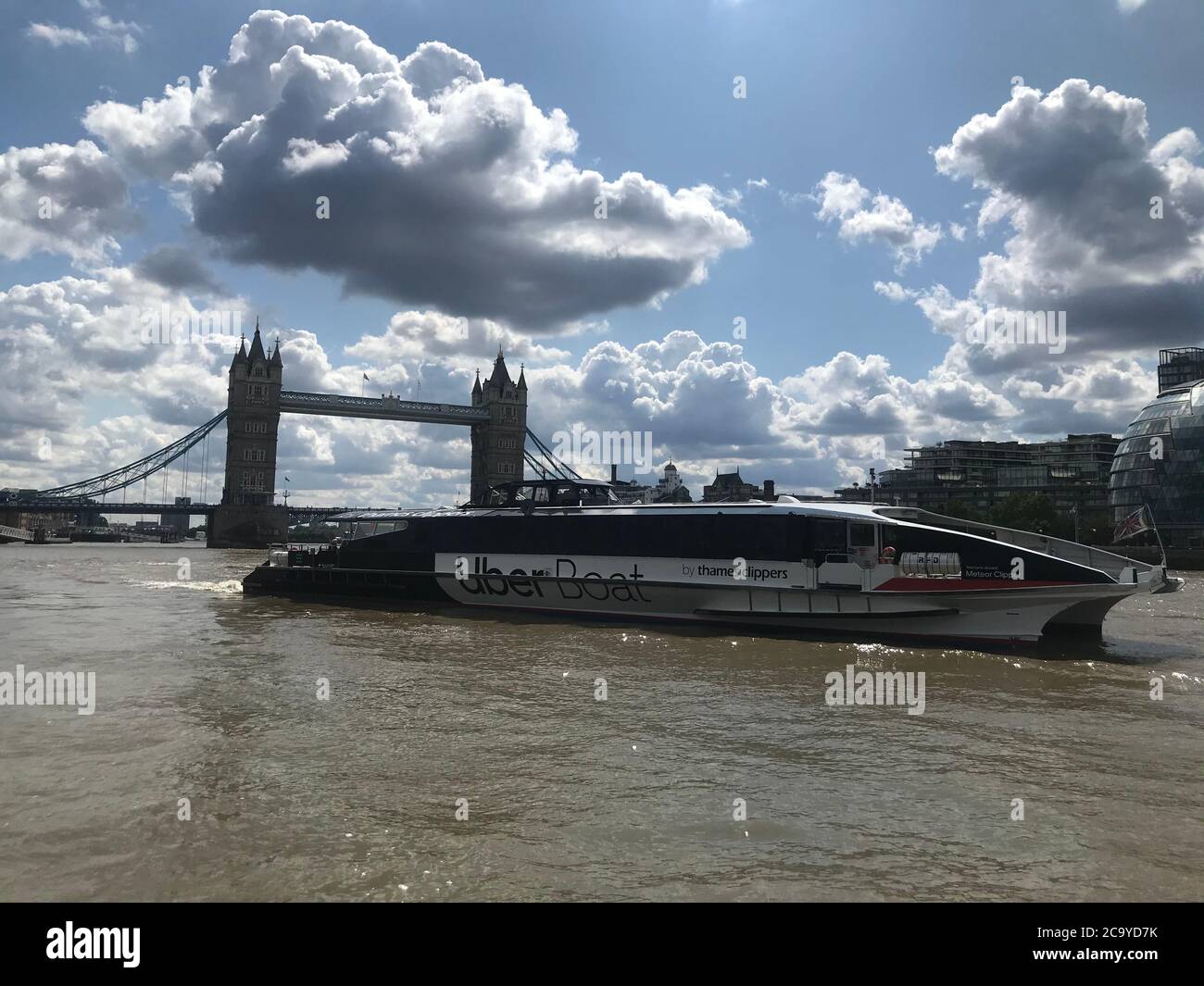 Montag, 3. August 2020, Uber boat by Thames Clippers startet heute in London Großbritannien können Londoner jetzt Tickets für Thames Clipper direkt über ihre Uber App buchen Stockfoto