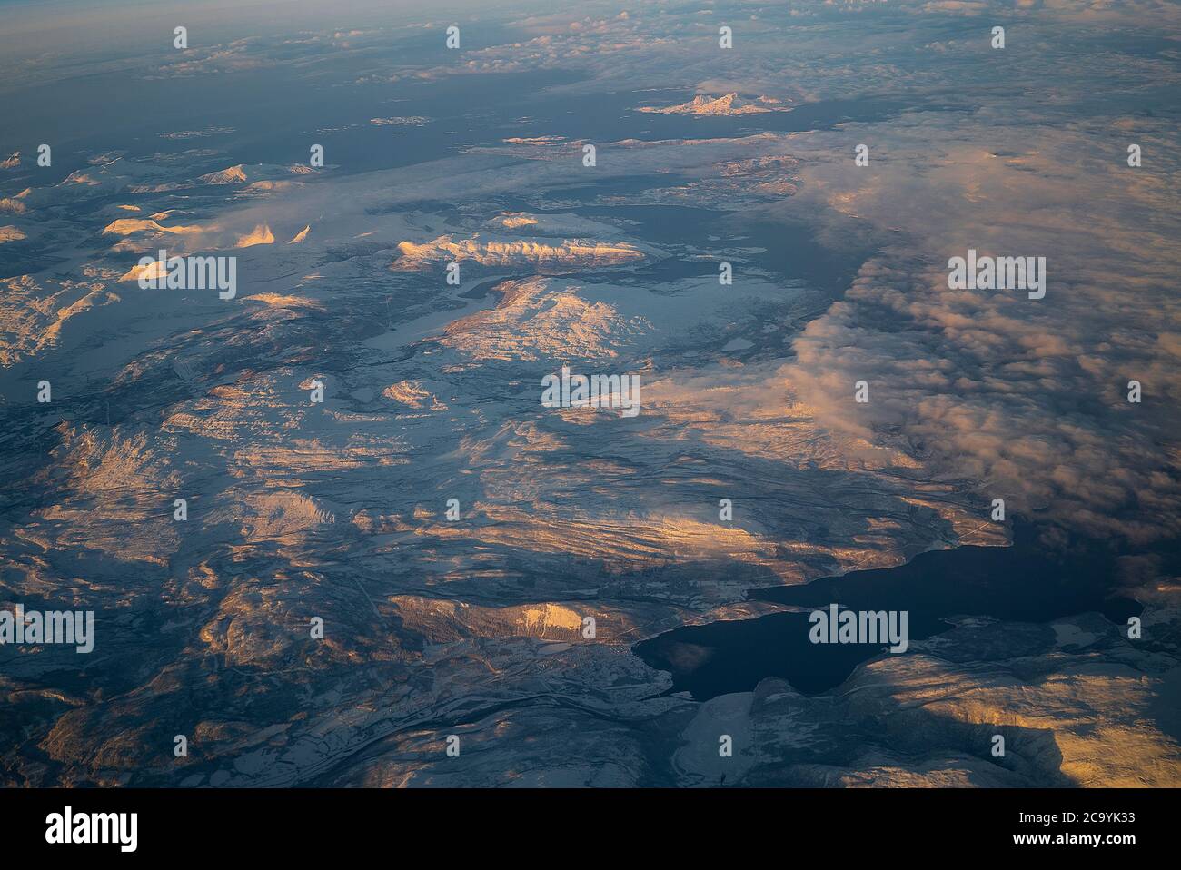 Luftaufnahme über die skandinavischen Berge. Norwegen Stockfoto