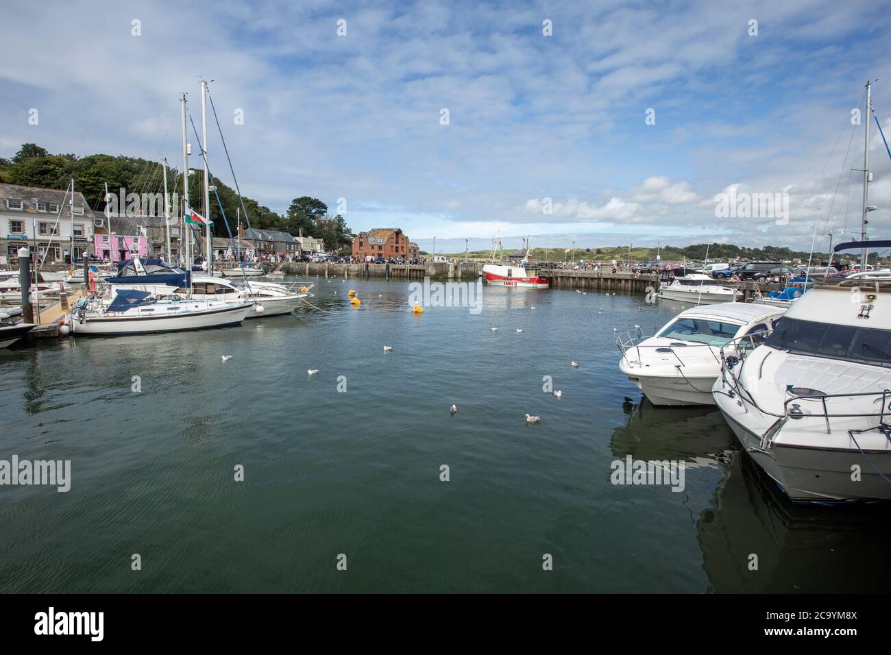 Padstow, Cornwall, England, 1. August 2020, Blick auf den Hafen von Padstow Stockfoto