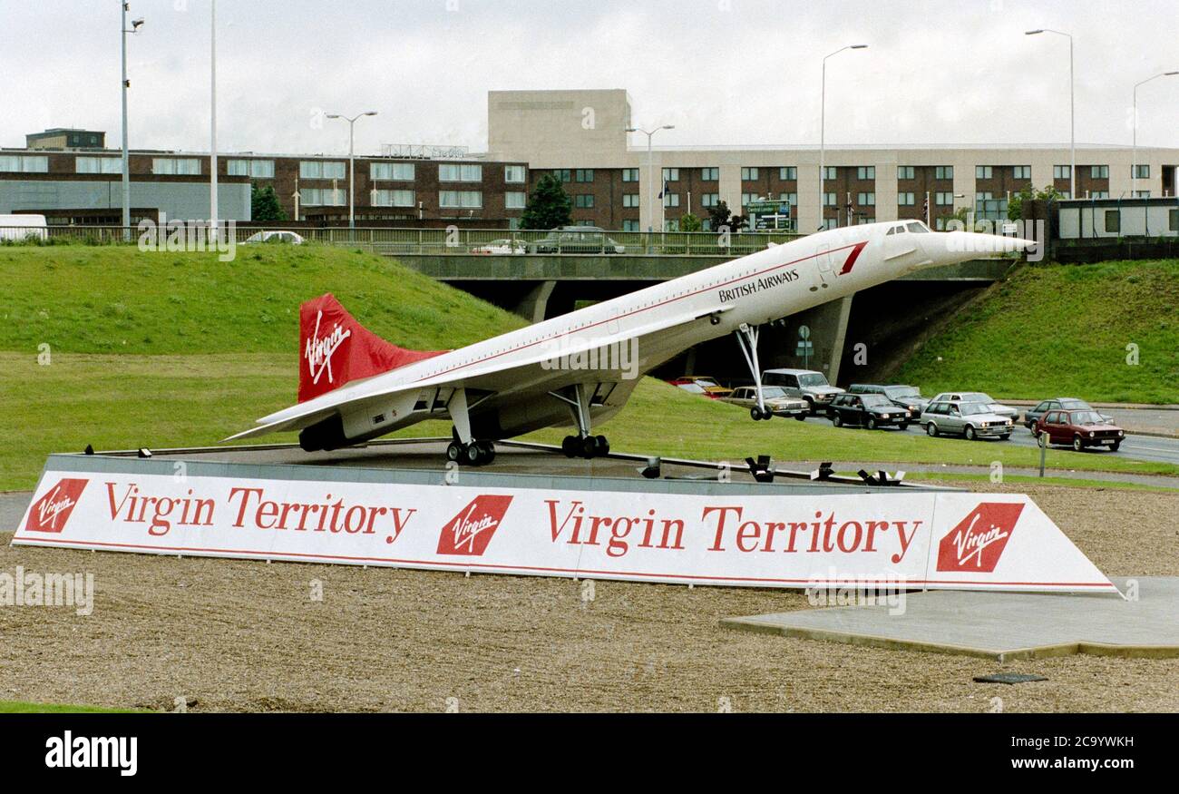 Sir Richard Branson, Chef von Virgin Atlantic, entführte British Airways Concorde Der Tag, an dem der erste Virgin-Flug einen Flughafen Heathrow erreichte 1991 Änderung der Lackierung auf Virgin Territory Stockfoto