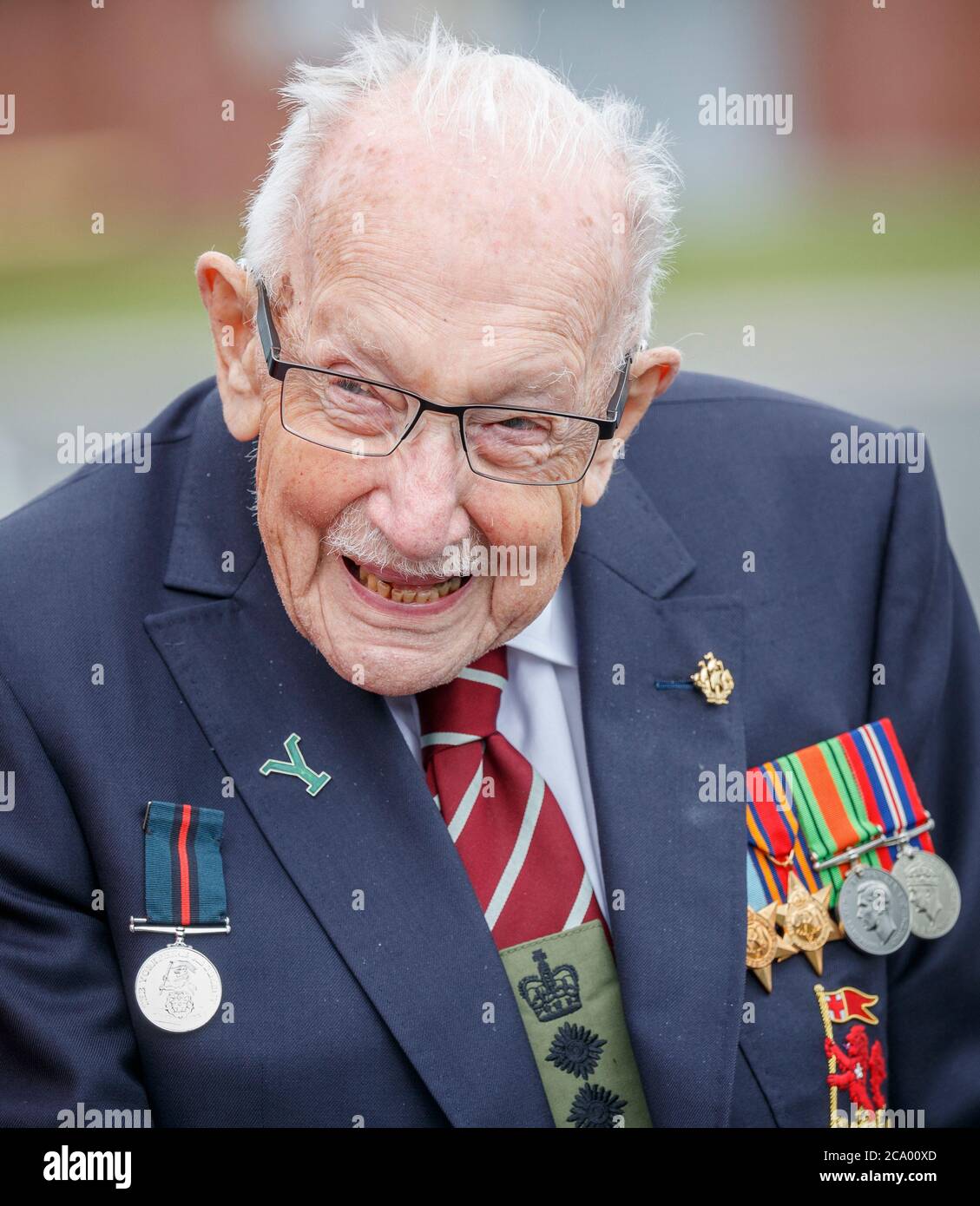 Kapitän Sir Tom Moore bei einem Besuch des Army Foundation College in Harrogate, North Yorkshire als Teil seiner neuen Rolle als Ehrenoberst des nördlichen militärischen Ausbildungsbetriebs. Stockfoto