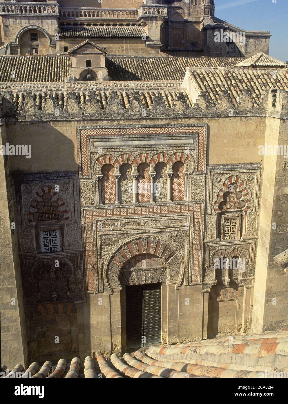 PORTADA DE LA FACHADA ORIENTAL - AMPLIACION DE ALMANZOR - S X. ORT: MEZQUITA-EXTERIOR. CORDOBA. SPANIEN. Stockfoto