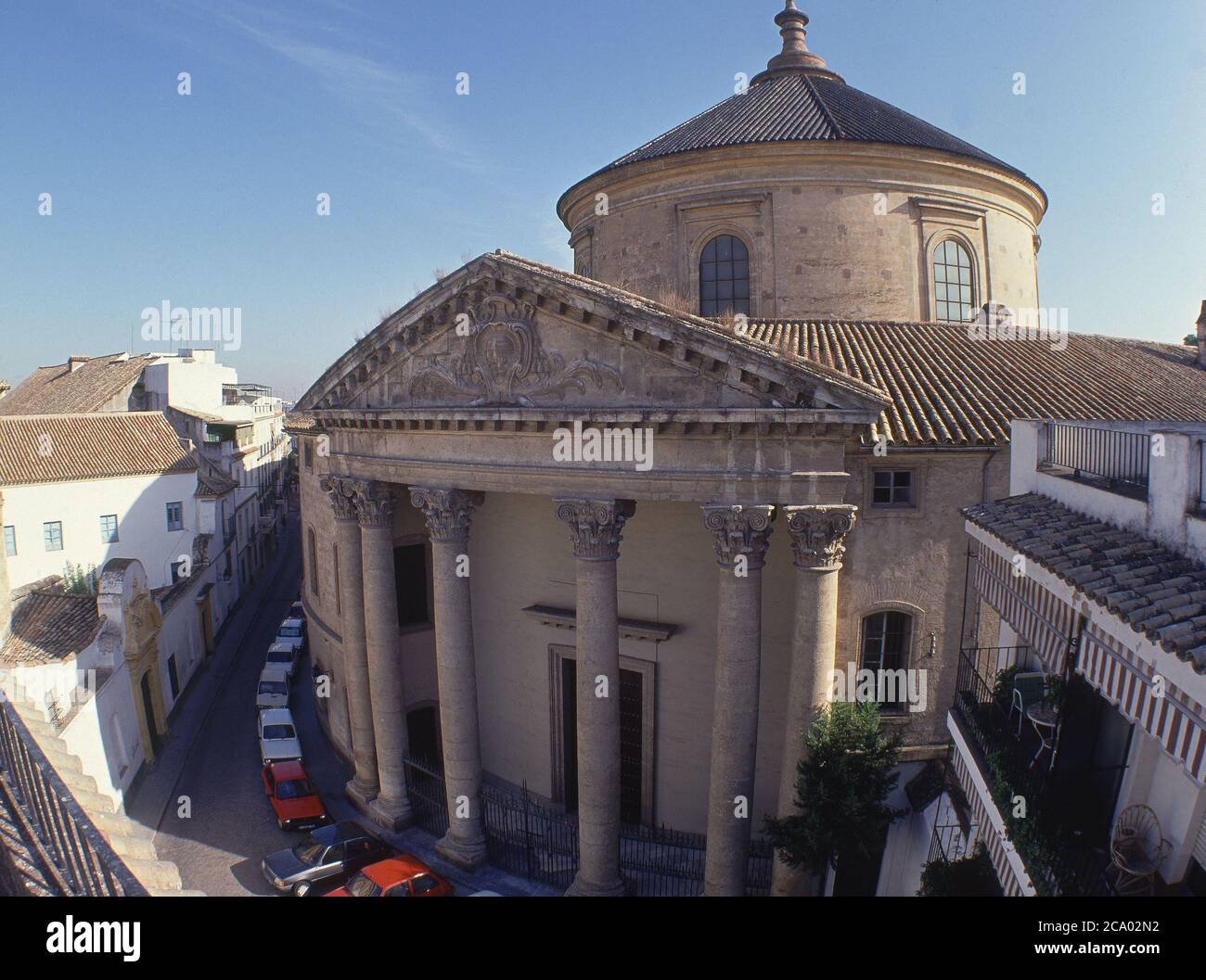 FACHADA PORTICADA - 1761-1788 - ARQUITECTURA NEOCLASICA. Autor: DREVETON BALTASAR. LAGE: IGLESIA CONVENTO DE SANTA VICTORIA. CORDOBA. SPANIEN. Stockfoto