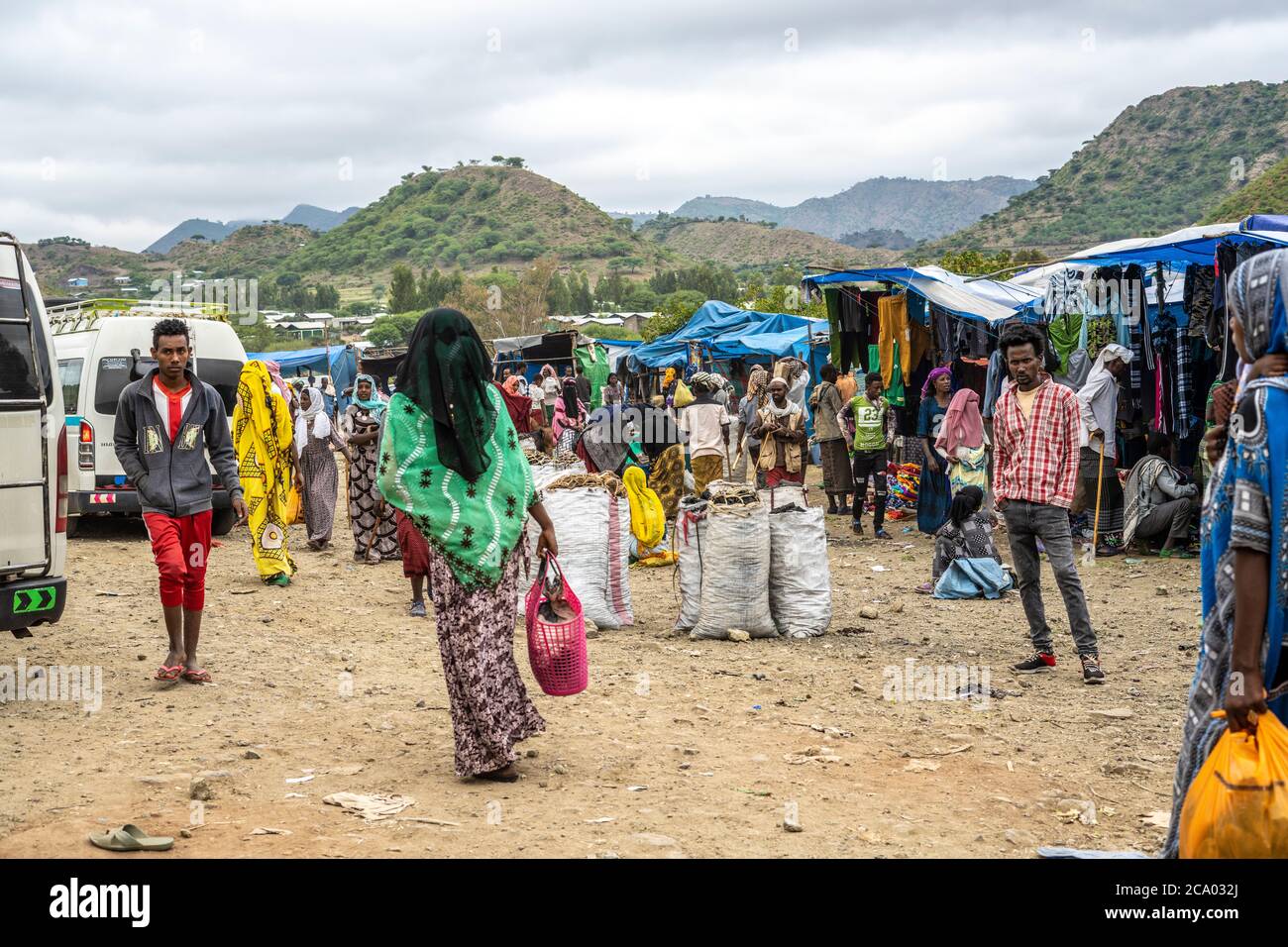 Menschen auf dem lokalen Markt, Wollo Provinz, Amhara Region, Äthiopien, Afrika Stockfoto