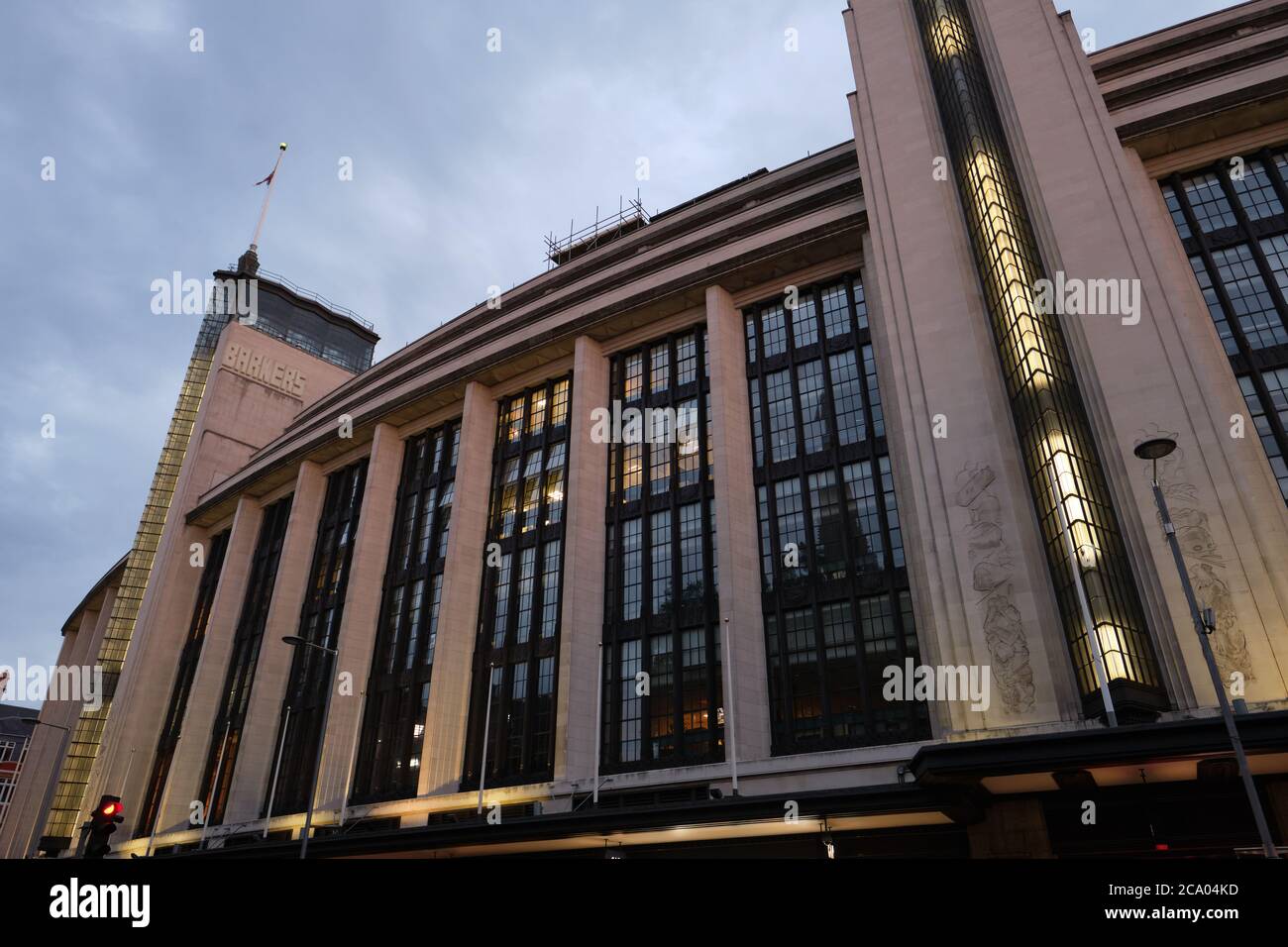 Barkers Shopping Arcade, ehemalige John Barkers großartige Kaufhäuser an der Kensington High Street (Art Deco, 1938 - Architekt: Bernard George). Stockfoto Barkers Shopping Arcade, ehemalige John Barkers großartige Kaufhäuser an der Kensington High Street (Art Deco, 1938 - Architekt: Bernard George). Stockfoto