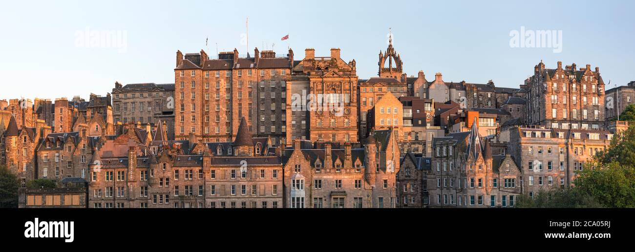 Sonneneinstrahlung auf die alten Gebäude von Edinburgh, Schottland, Großbritannien Stockfoto