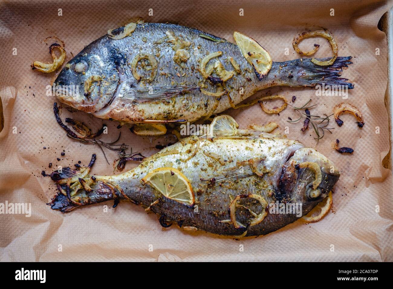 Gebackener Fisch dorado Stockfoto