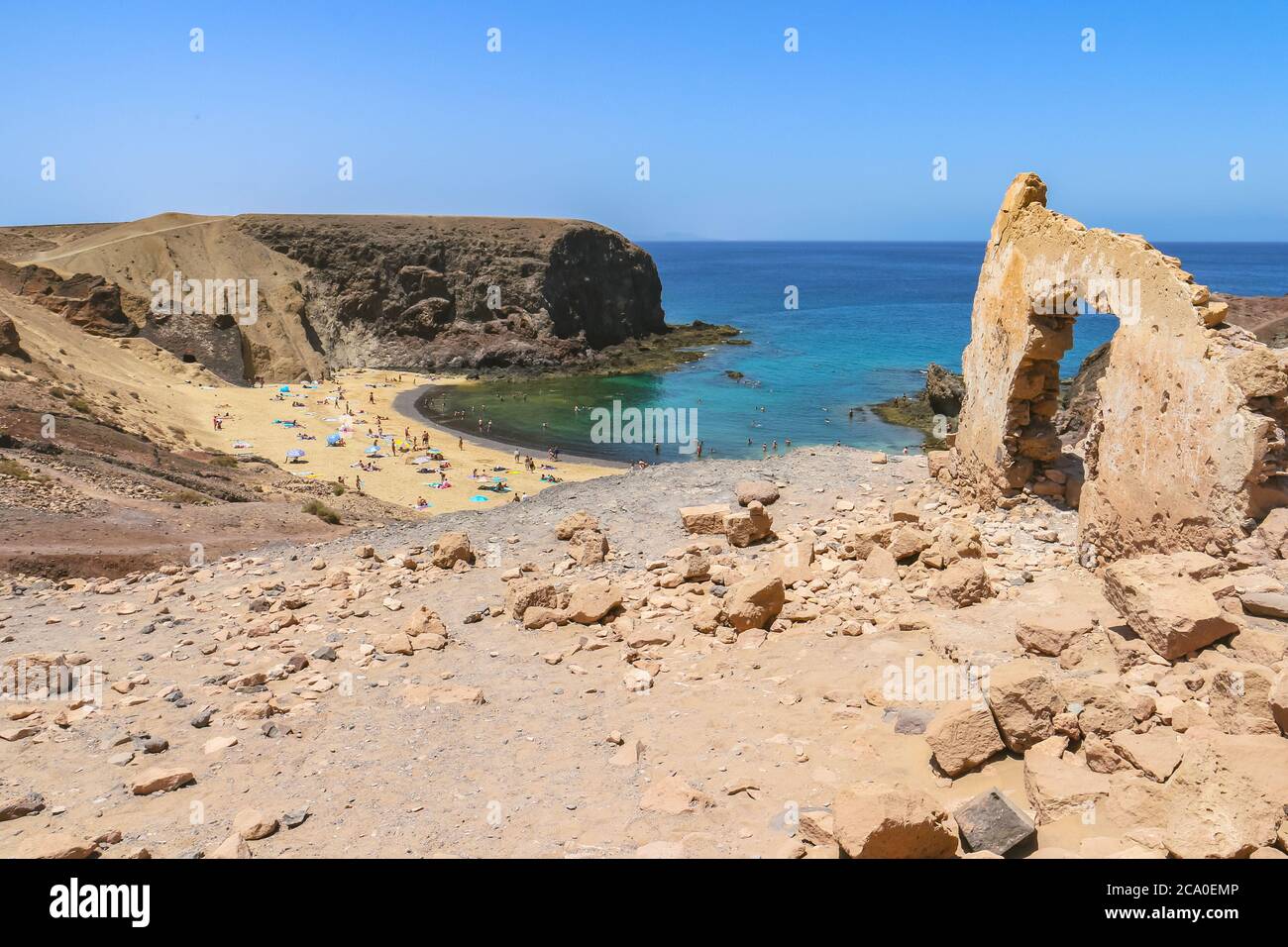 Papagayo Strand und Steinbogen in Costa Blanca, Yaiza, Lanzarote, Kanarische Inseln, Spanien. Stockfoto