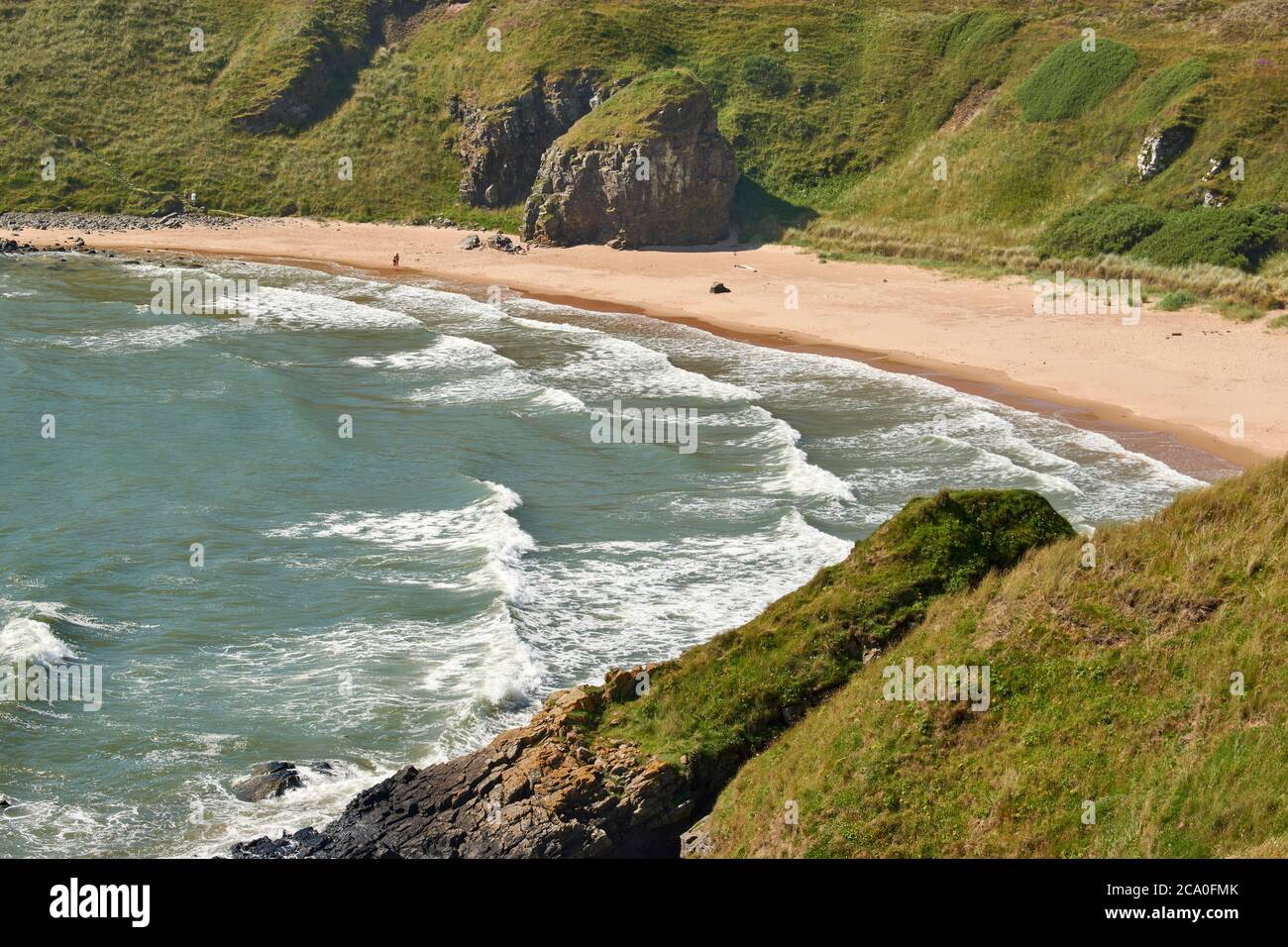 FORVIE SANDS NATIONAL NATURE RESERVE COLLIESTON SCHOTTLAND BLICK AUF DEN SANDSTRAND UND DIE WELLEN IN HACKLEY BAY Stockfoto