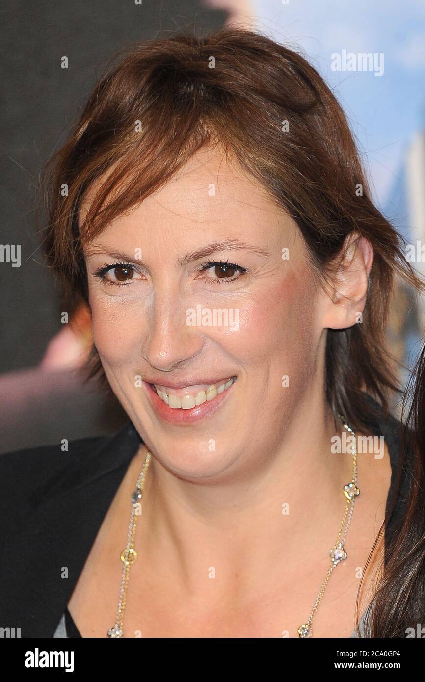 Miranda Hart nimmt an der UK-Premiere von Anchorman 2: The Legend setzt sich im Vue West End in London fort. 11. Dezember 2013 © Paul Treadway Stockfoto