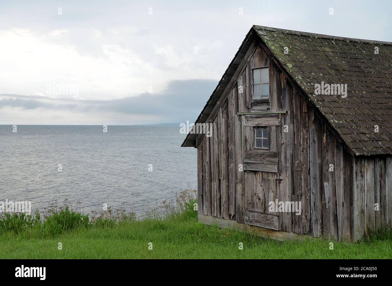 Alte hölzerne Fischerhütte am Lake Superior Ufer in Minnesota Stockfoto
