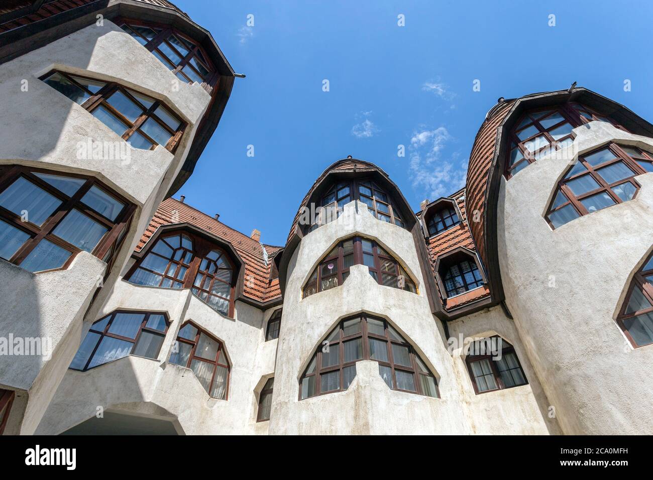 Makovecz Wohngebäude in Sarospatak, Ungarn. Stockfoto