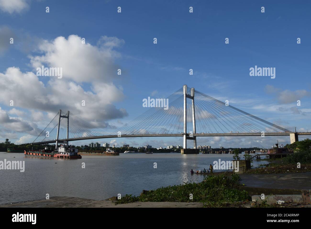 Vidyasagar Setu oder zweite Hooghly Brücke über den Ganges oder Hooghly Fluss, der Kolkata und Howrah in Westbengalen, Indien verbindet. Stockfoto