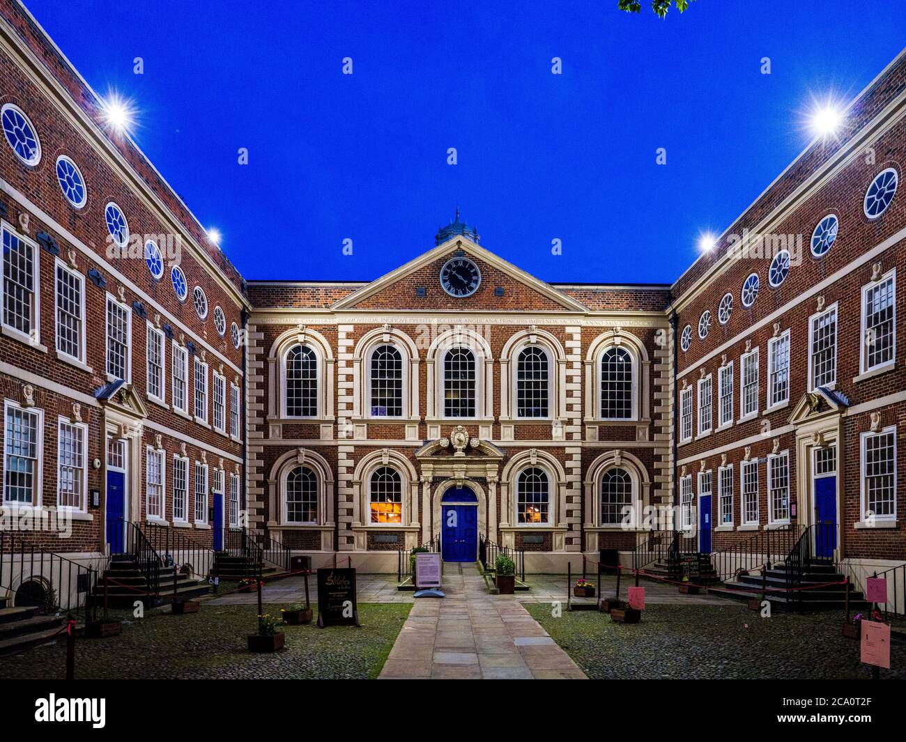 Bluecoat Liverpool - Bluecoat Arts Centre - Grade I gelistet, Queen Anne Stil. Ältestes überlebendes Gebäude im Zentrum von Liverpool, England, erbaut 1716-17. Stockfoto