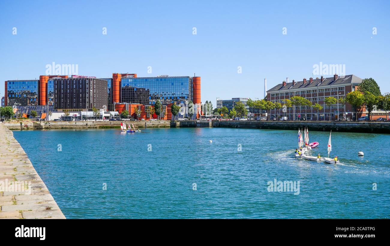 Mercure Hotel and Le Havre CCI Formation Campus seine Estuaire Building, Bassin du Commerce, Le Havre, seine-Maritime, Normandie, Frankreich Stockfoto