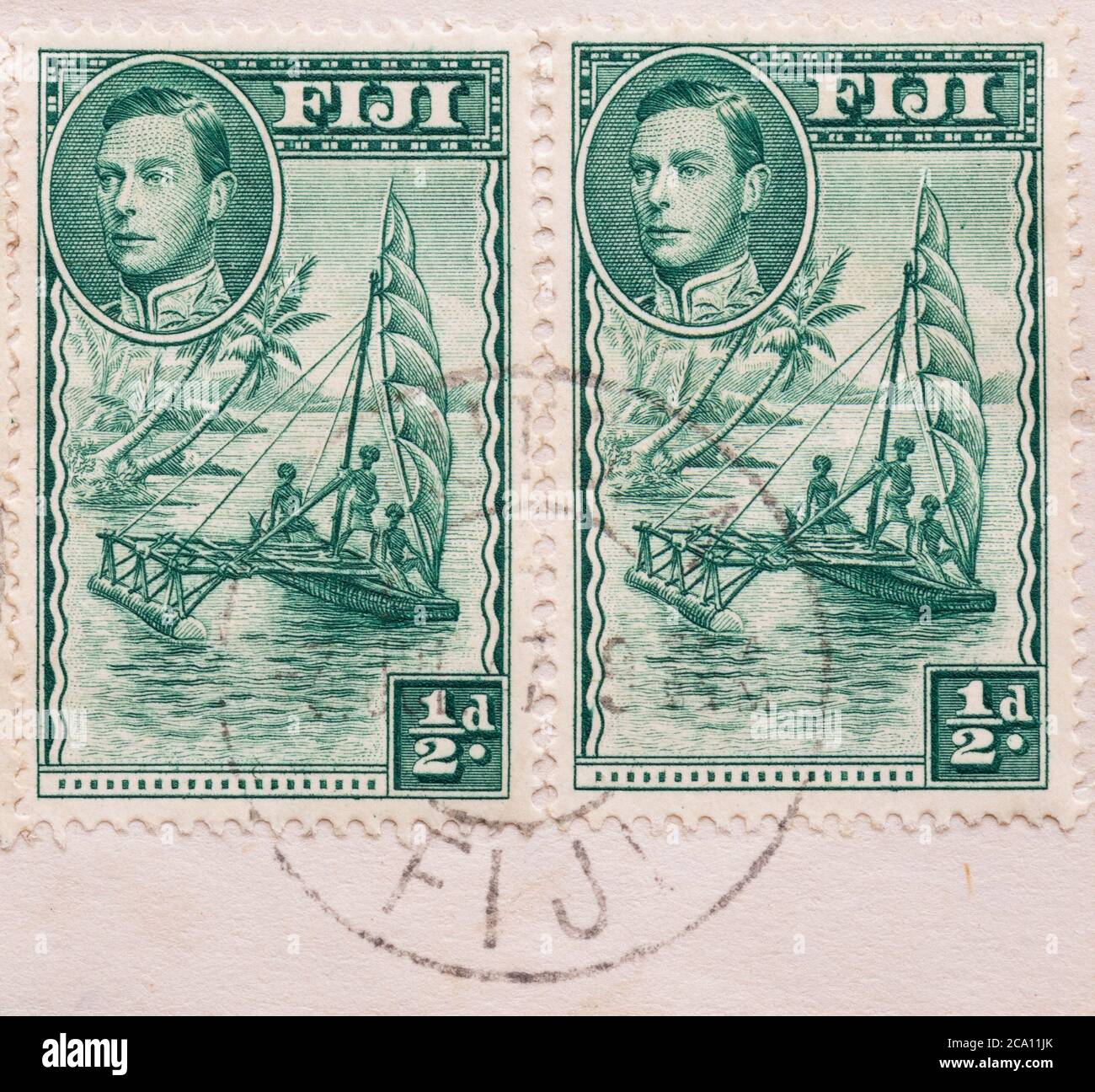 Fidschi Briefmarken im Jahr 1941 mit einem Outrigger Kanu ausgegeben Stockfoto