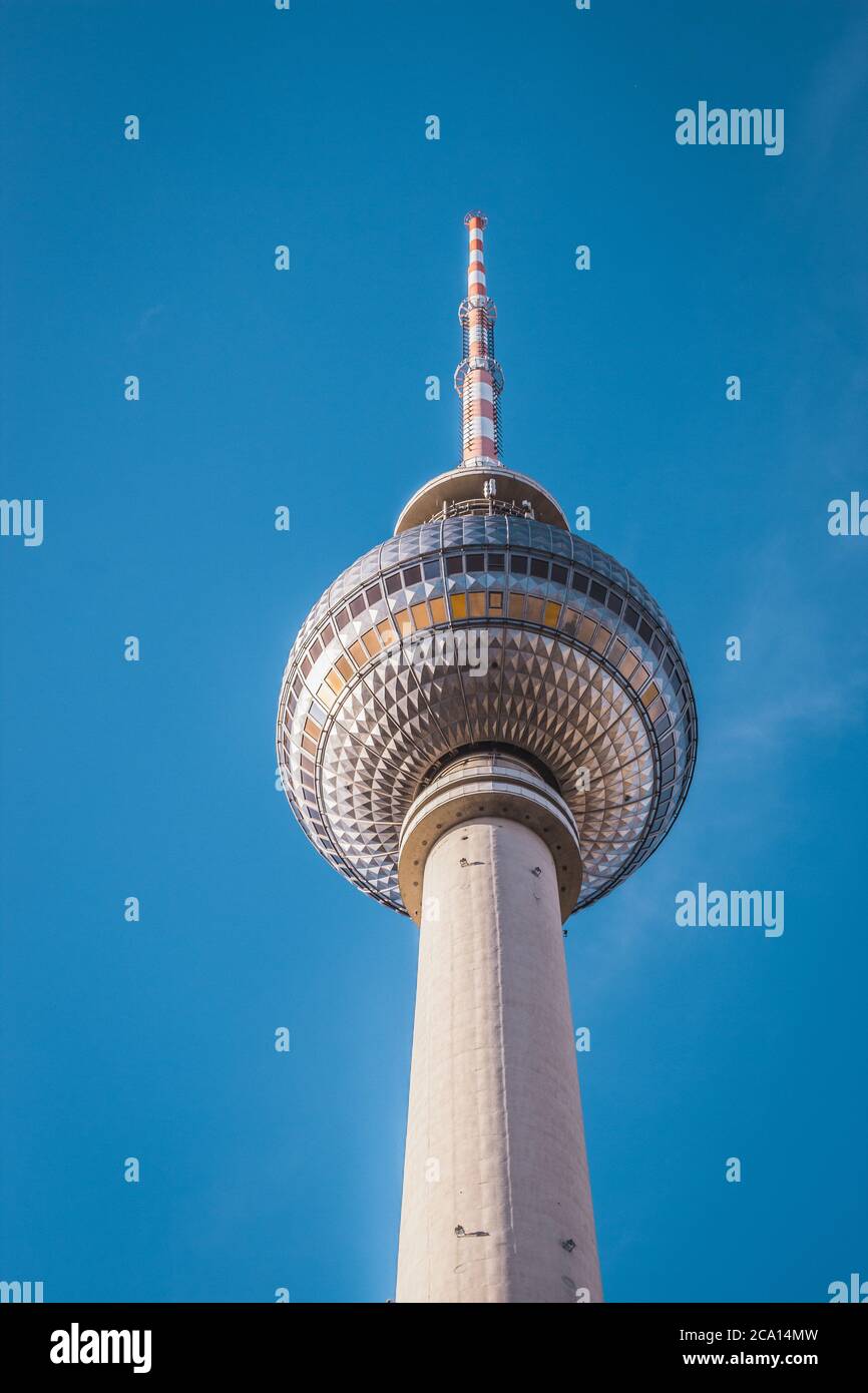 Der berühmte Fernsehturm in Berlin. Stockfoto