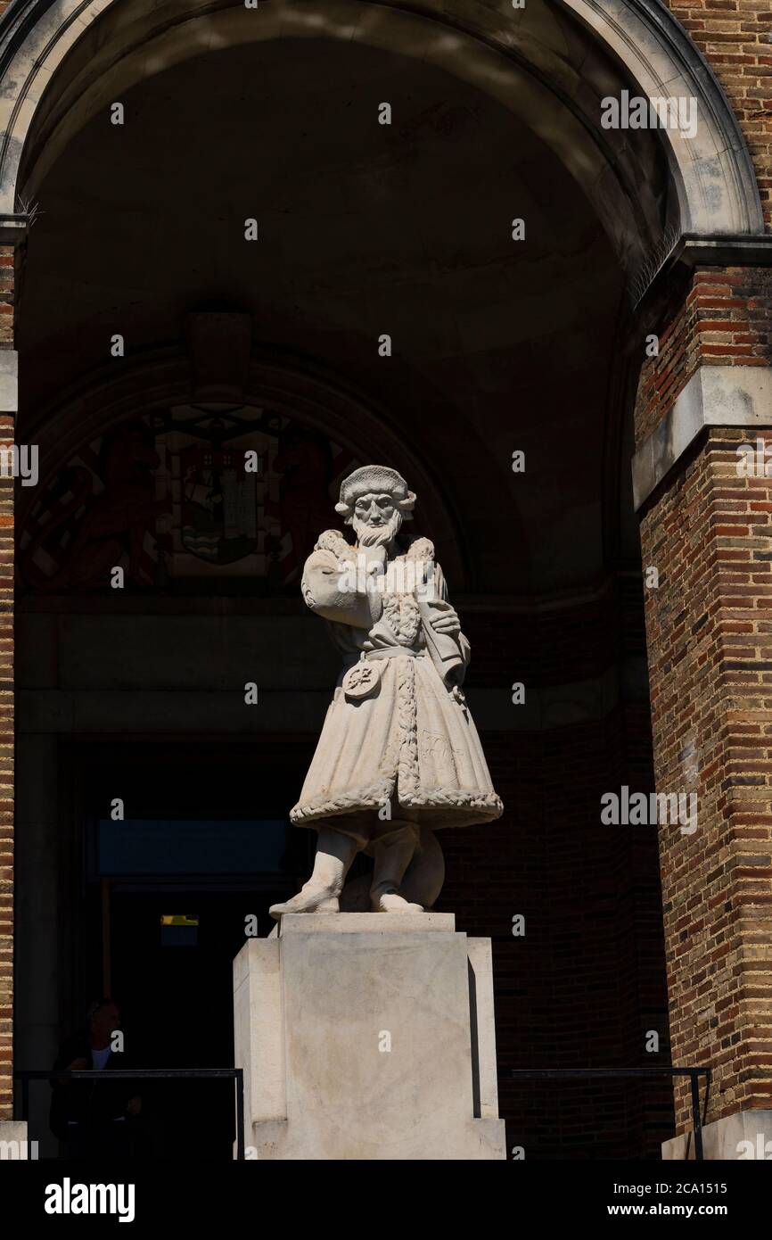 Statue von John Cabot, italienischer Entdecker und Seefahrer, der von Bristol aus nach Amerika segelte. ,Bristol City Hall, College Green, Bristol, England. Juli Stockfoto