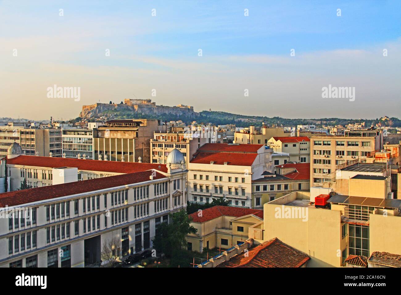 Luftaufnahme der Akropolis und des Geschäftsviertels von Athen Stockfoto