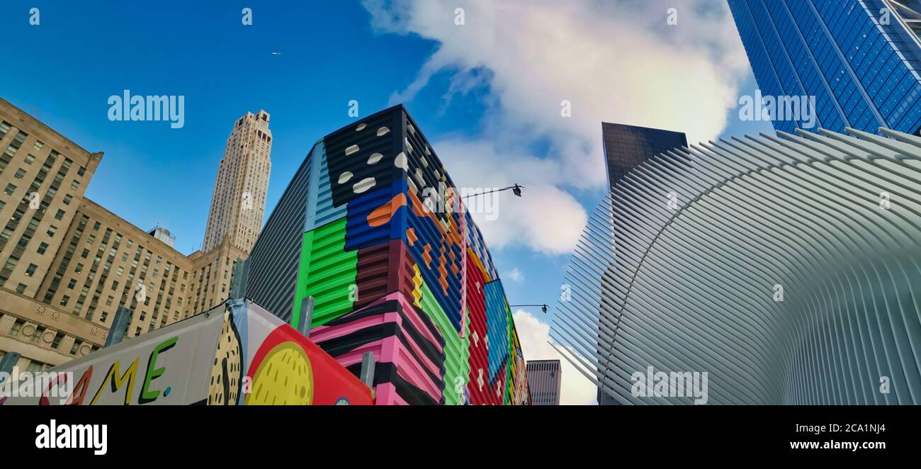 World Trade Center Transportation Hub ( Oculus) in New York City Financial District Tageslichtaufnahme Außenansicht aus tiefem Winkel Nahaufnahme Stockfoto