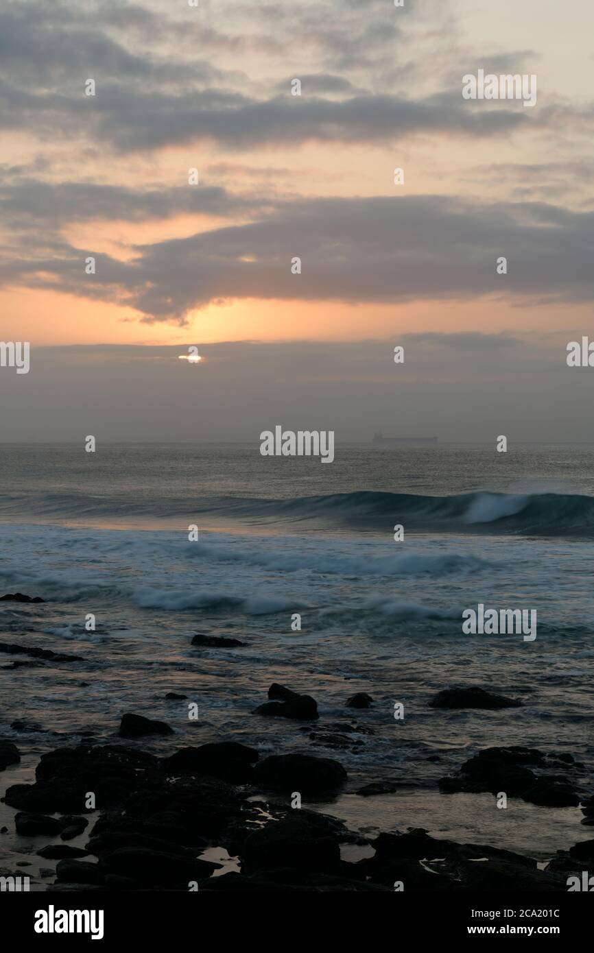 Landschaft, Seenlandschaft, Landschaften, Seenlandschaft, Stimmung, Atmosphäre, Wolken, Durban, Südafrika, Wetter, Wolken, Sonnenaufgang, Schönheit in der Natur, minimal, leer Stockfoto