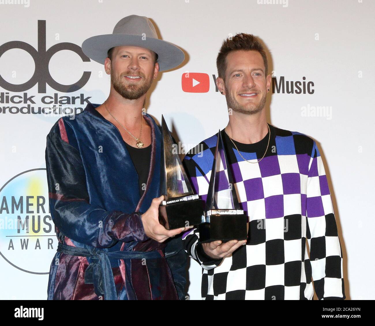 LOS ANGELES - OCT 9: Brian Kelley, Tyler Hubbard bei den American Music Awards 2018 im Microsoft Theater am 9. Oktober 2018 in Los Angeles, CA Stockfoto