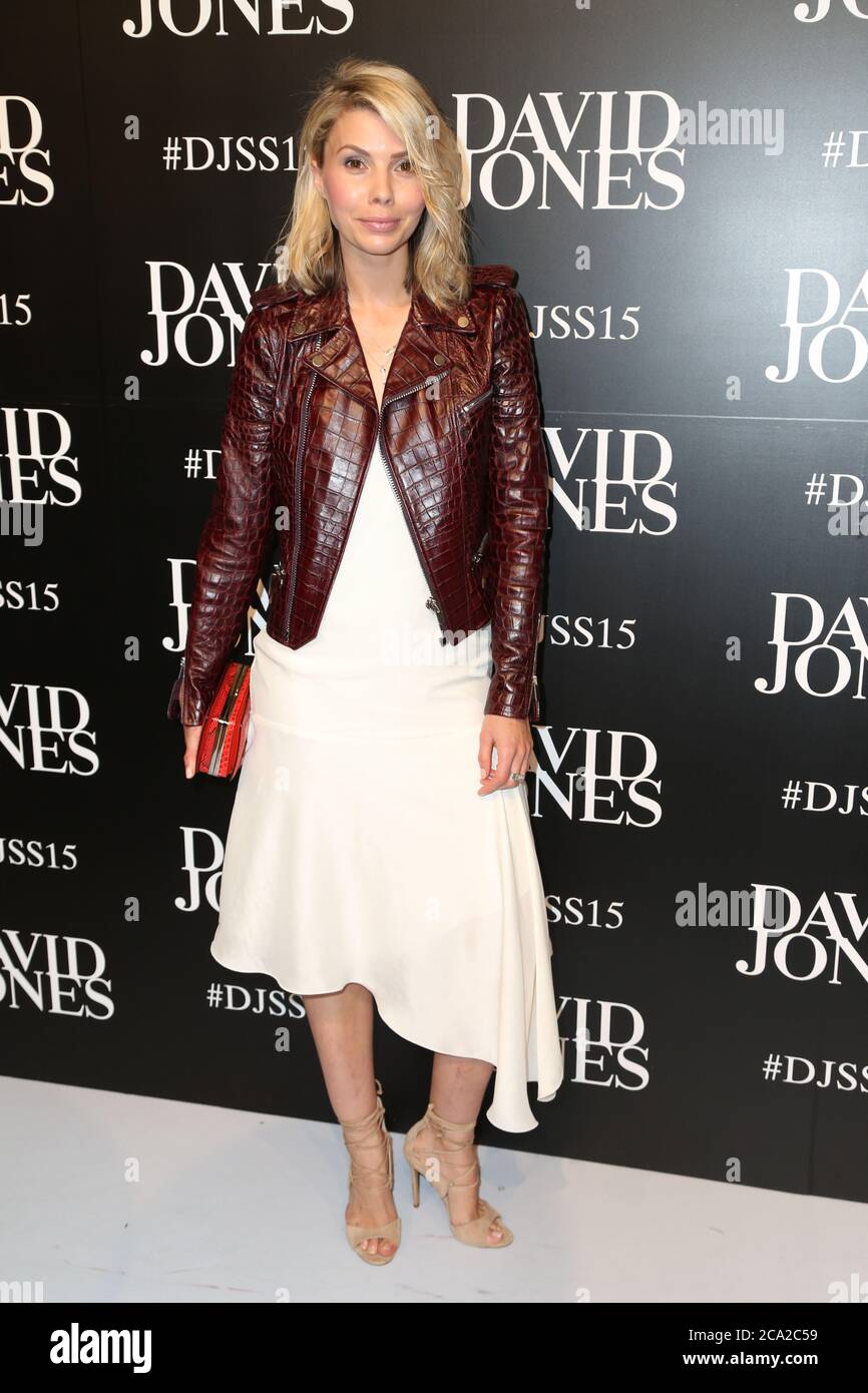 Sydney, Australien. August 2015. Abby Earl kommt bei der Präsentation der David Jones Frühjahr/Sommer 2015 Kollektion im David Jones Elizabeth Street Store an. Cre Stockfoto