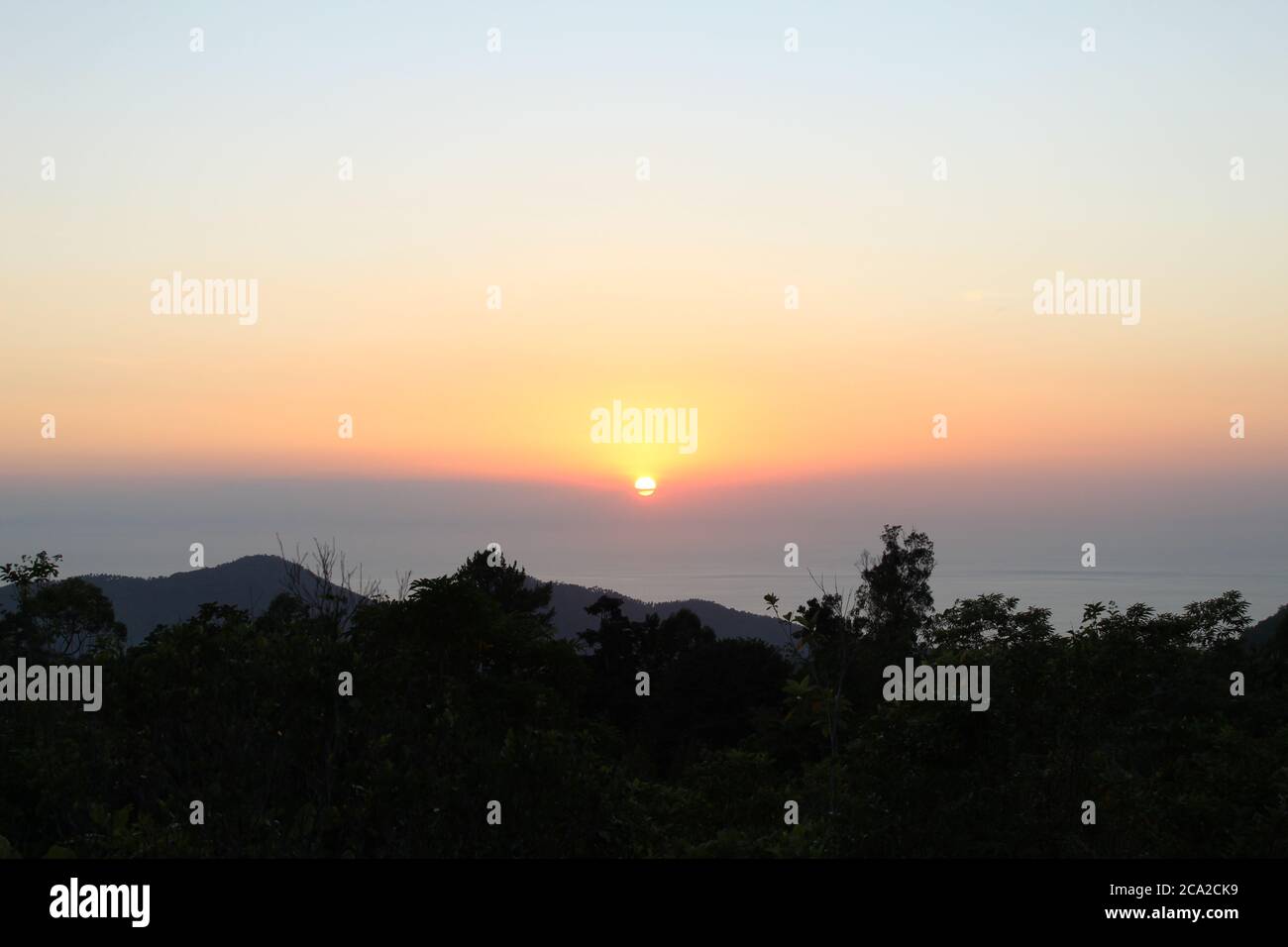 Fotos des Sonnenuntergangs an verschiedenen Orten. Stockfoto