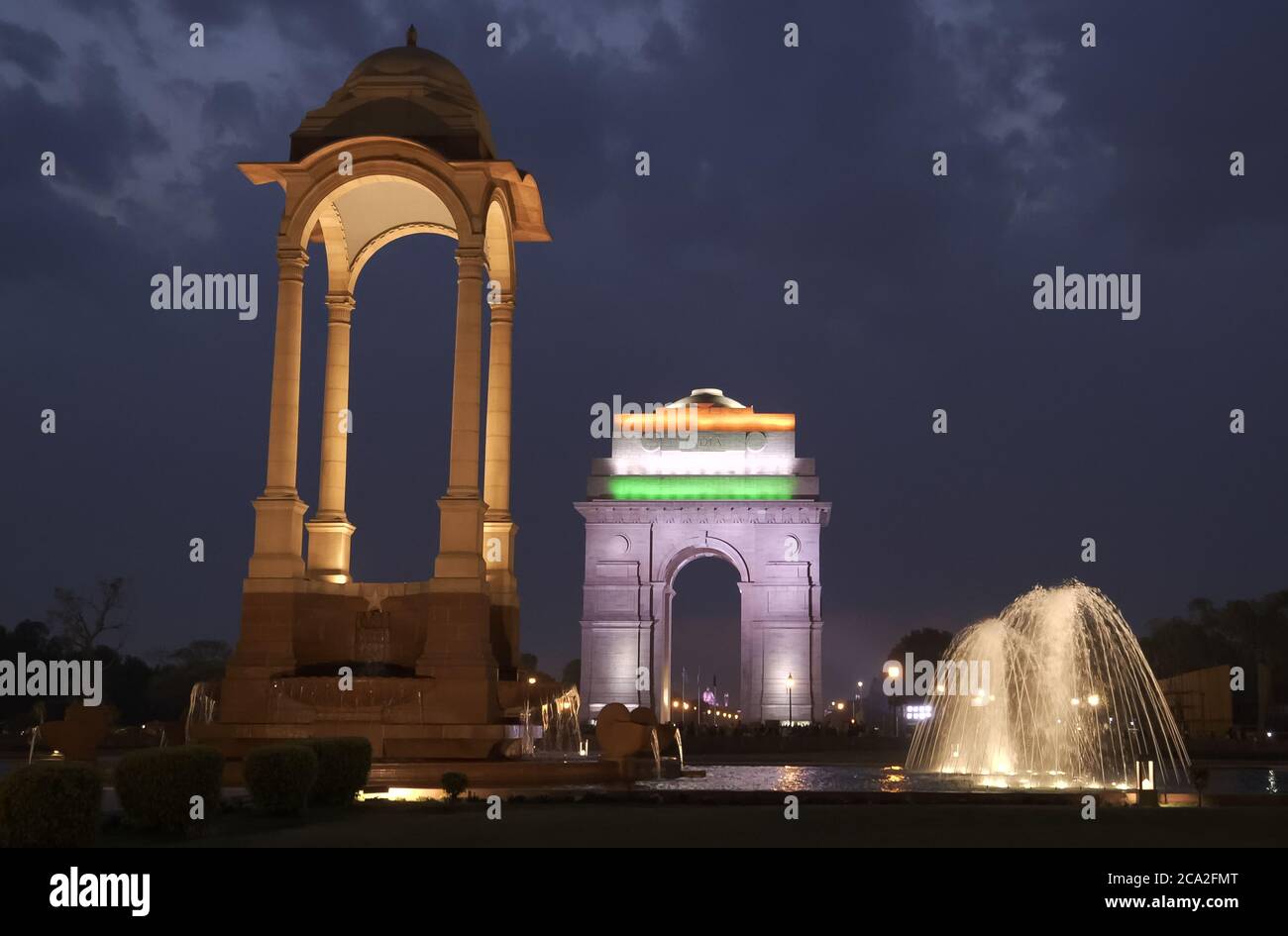indien Tor, Baldachin und Brunnen in der Nacht in Neu delhi, indien Stockfoto