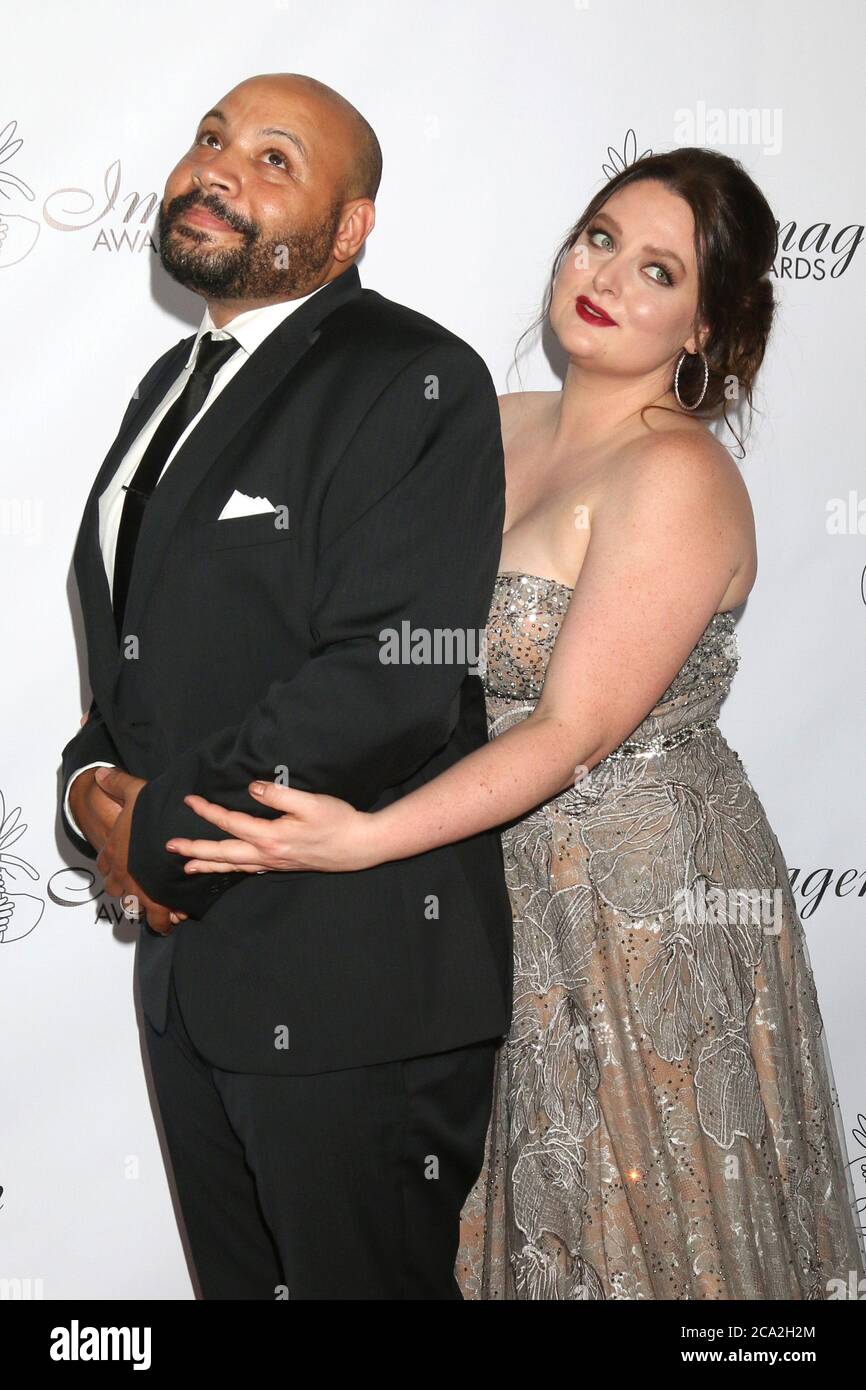 LOS ANGELES - AUG 25: Colton Dunn, Lauren Ash bei den 33. Annual Imagen Awards im JW Marriott Hotel am 25. August 2018 in Los Angeles, CA Stockfoto