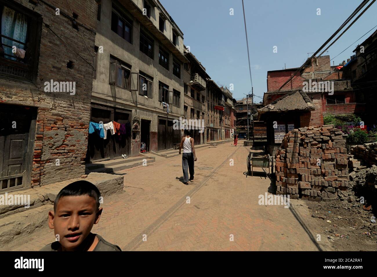 Bürgertätigkeit in einem der Wohngebiete in der Altstadt von Bhaktapur, Nepal. Stockfoto