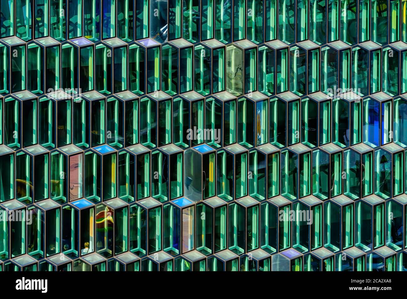 Modern Glass Abstrakt Hintergrund Konzerthalle Reykjavik Island. 2011 aus Modernen, Geometrisch Geformten Glasplatten konstruiert. Stockfoto